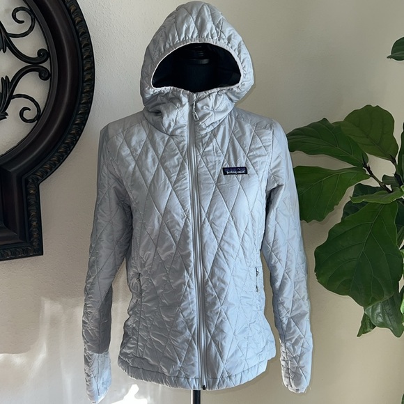 Patagonia Women’s Nano Puff Primaloft Hooded Jacket Coat in Light Gary Medium - Picture 2 of 16